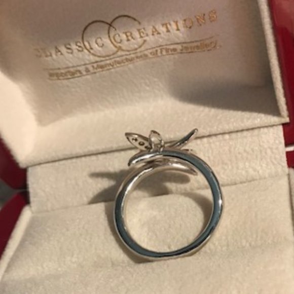 ⭐️Host Pick⭐️ 18K White Gold Dragonfly Ring with Diamonds - Size 7 1/4 - Picture 4 of 11